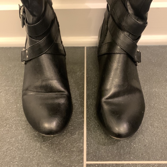 Black boots - Picture 8 of 9